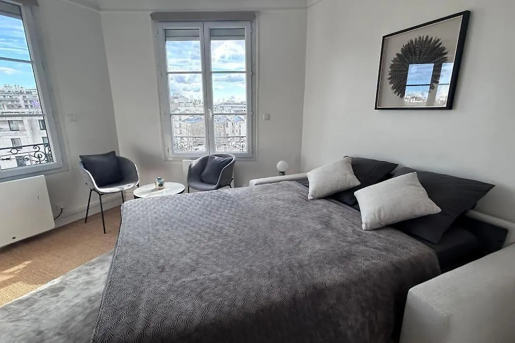 Elegant Eiffel Tower View Flat Apartment Paris 0*,  France