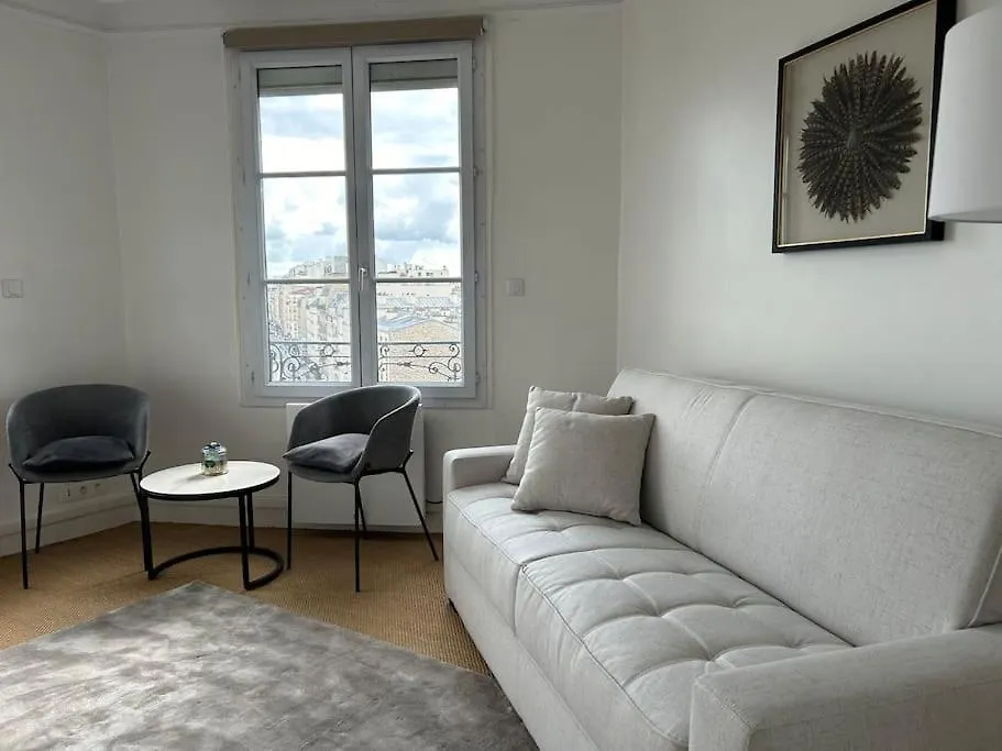 Elegant Eiffel Tower View Flat Apartment Paris France