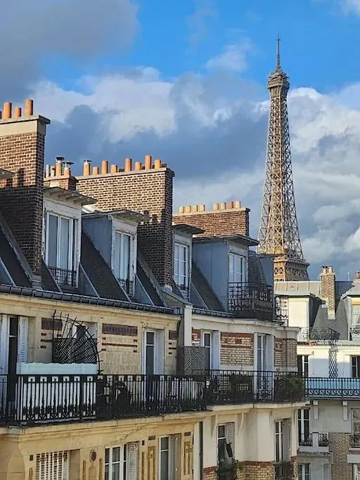Elegant Eiffel Tower View Flat Apartment Paris France