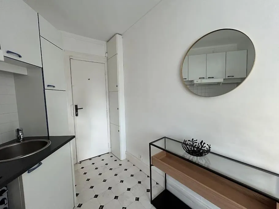 Elegant Eiffel Tower View Flat Apartment Paris