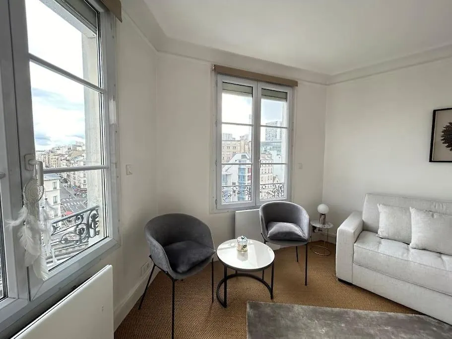 Elegant Eiffel Tower View Flat Apartment Paris