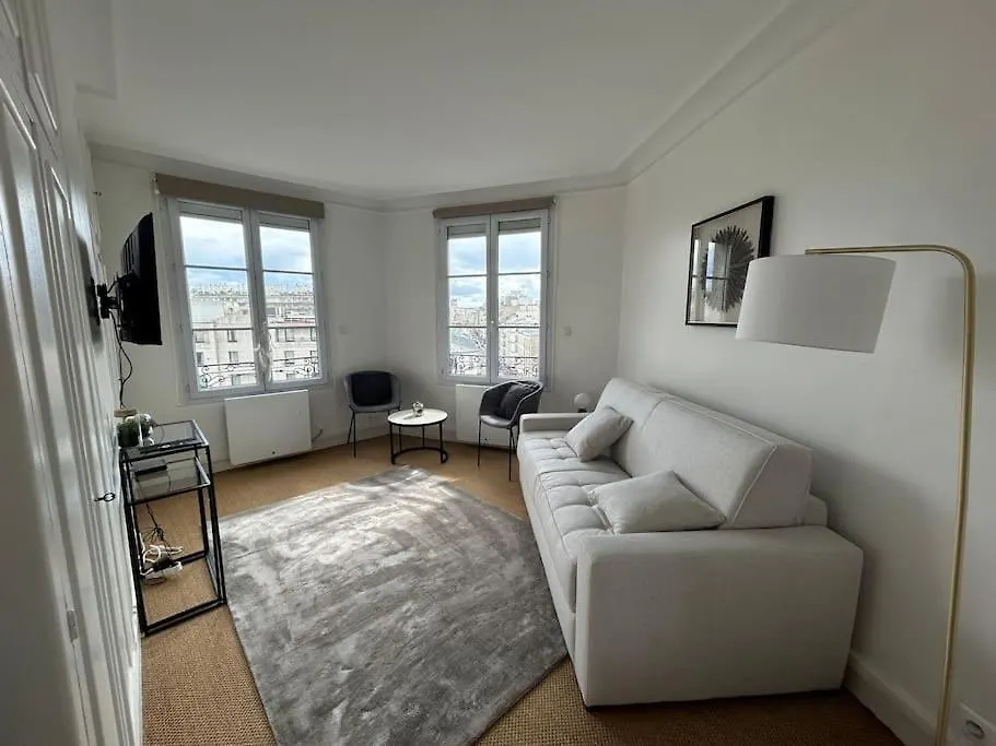 Elegant Eiffel Tower View Flat Apartment Paris France